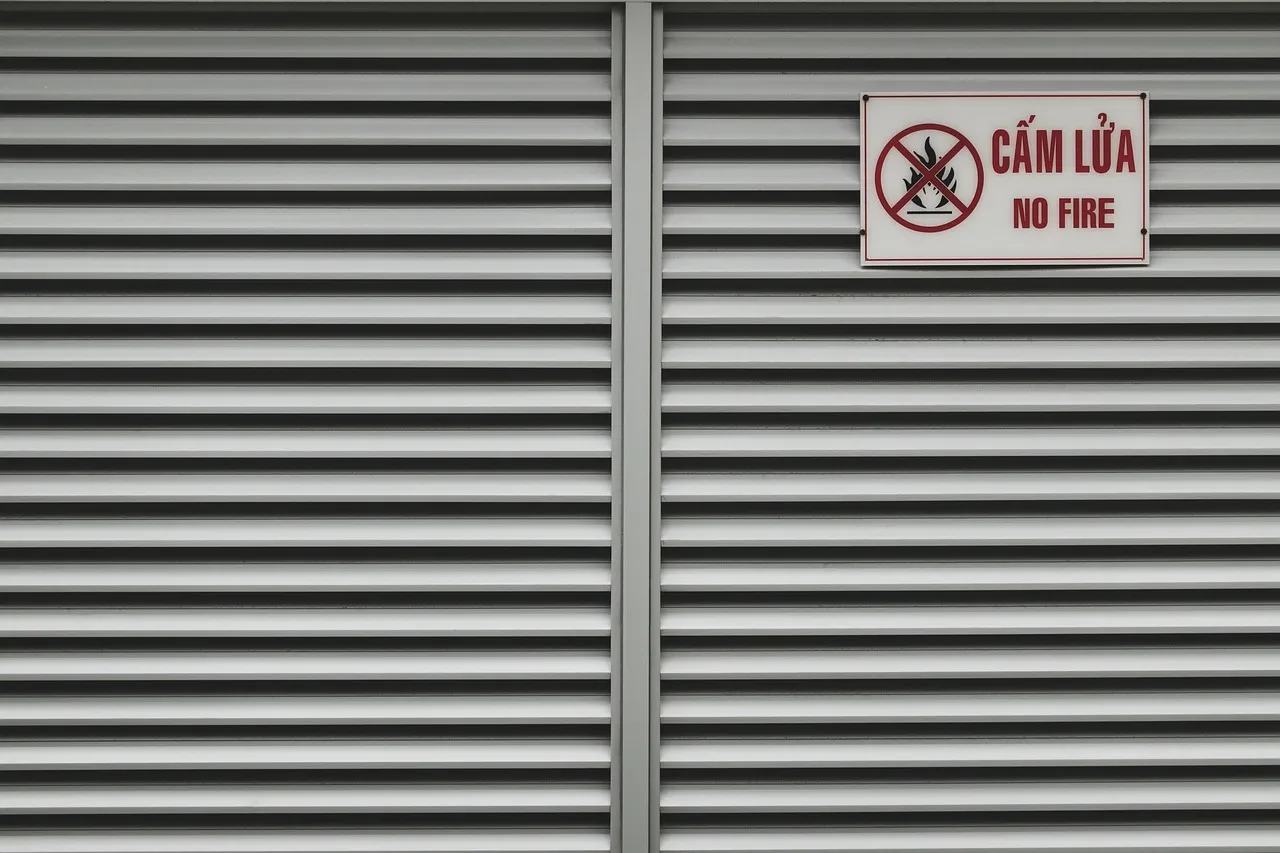 Sign outside new Mozambique bookshop