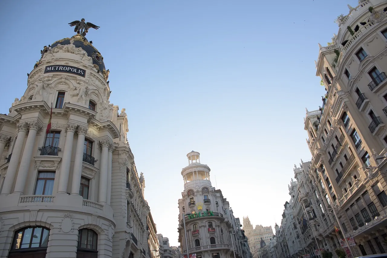 The Madrid shop and warehouse